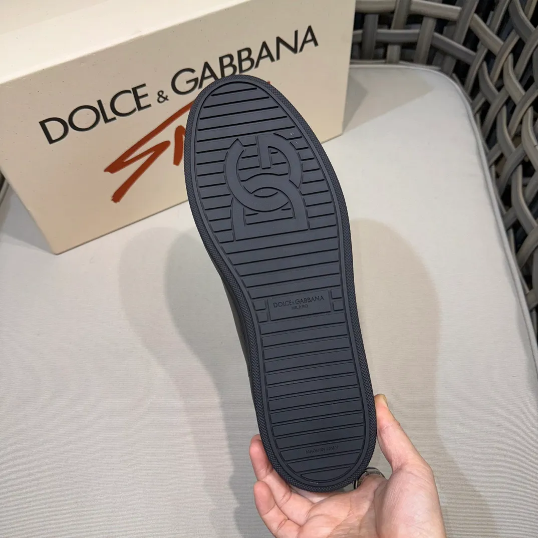 Men's Men's Shoes 💰400 [New Style] 🐝🐝DG—Dolce&G men's calfskin sneakers Portofino Yacht shoes, simple and versatile design, unique saddle leather soles. The Dolce &G logo rear wing is the icing on the cake. Imported cowhide + rubber outsole Size: 39-44 (customized at 38.45)